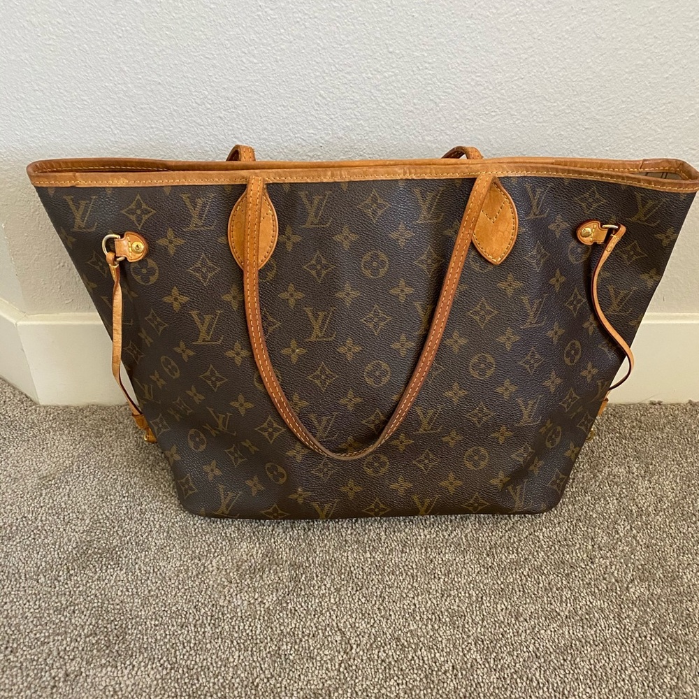 Louis Vuitton Neverfull MM in monogram